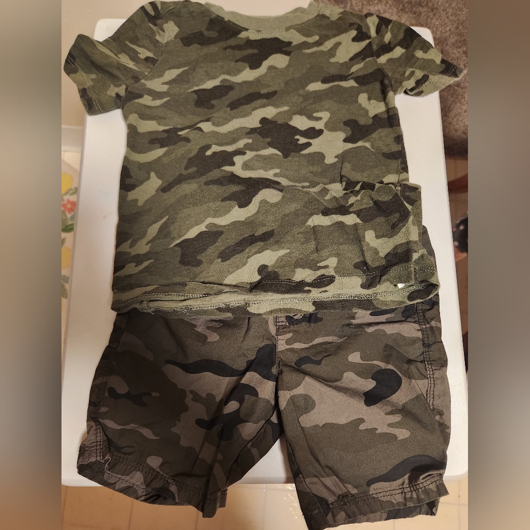 2 Piece Old Navy 3t Camouflage Outfit
